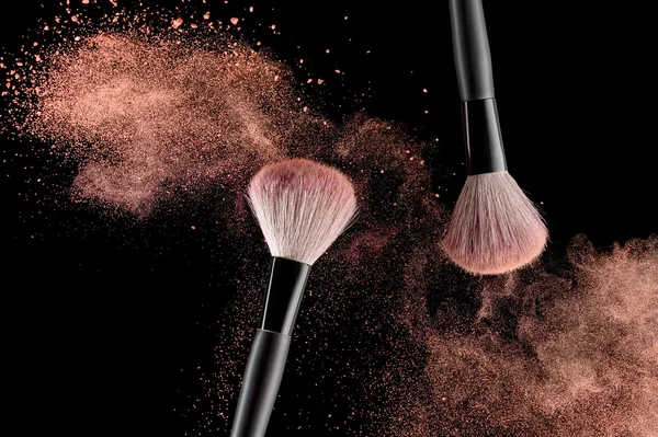 Brush with powder — Stock Photo, Image