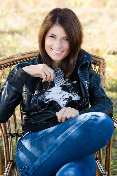 Young woman smiling — Stock Photo, Image