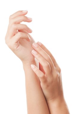 Fransız manikürlü eller