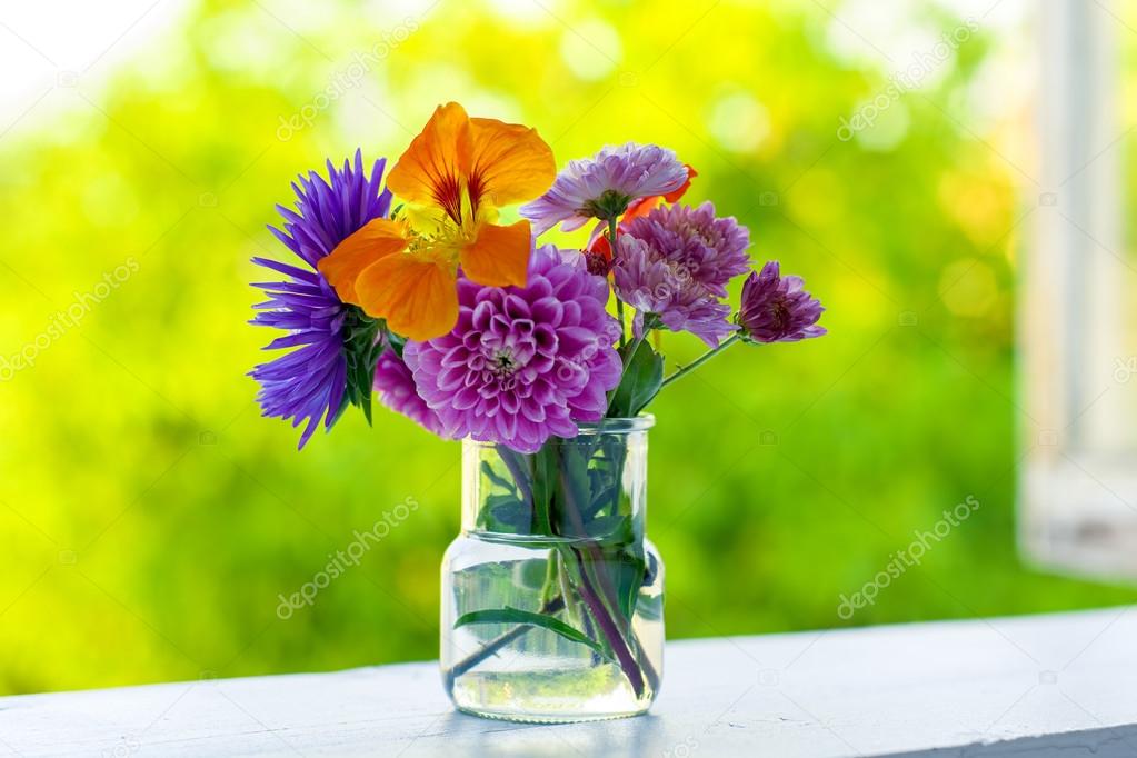 Bouquet di fiori autunnali — foto stock © taratata #83438976 Composizioni di fiori autunnali