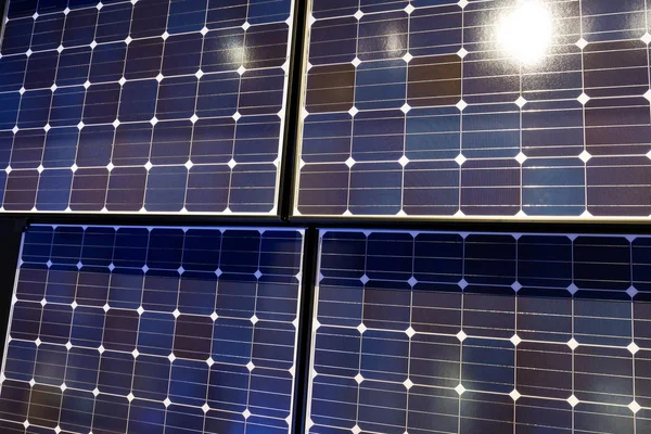 Paneles solares modernos — Foto de Stock