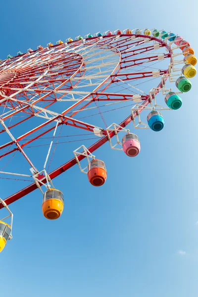 Roda gigante grande no parque de diversões — Fotografia de Stock
