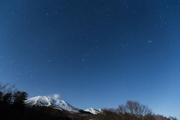 Cúmulo de estrellas con nieve — Foto de Stock