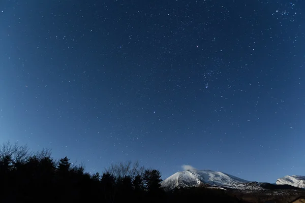 Звёздное небо ночью — стоковое фото