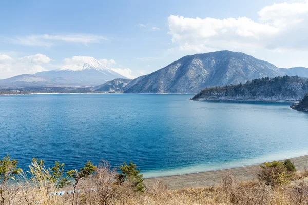 Berget fuji och sjön Motosu — Stockfoto