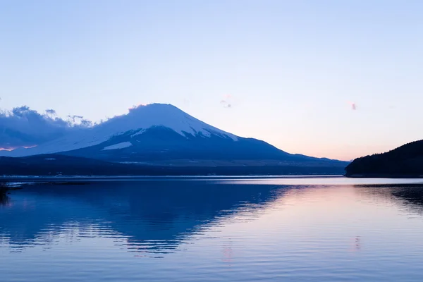 Lago Yamanaka con montaña Fuji — Foto de Stock