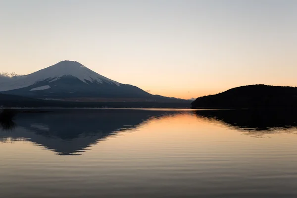 Lago Yamanaka con montagna Fuji — Foto Stock