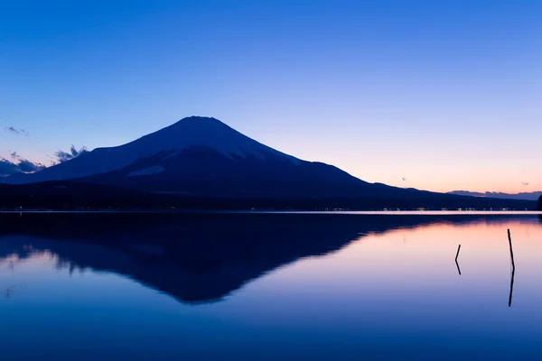 Lago Yamanaka con montaña Fuji — Foto de Stock