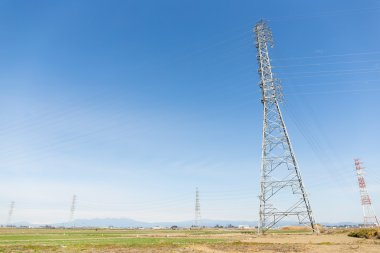 yüksek gerilim kuleleri ve iletim hatları