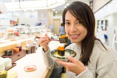 kadının suşi Japon restoranı