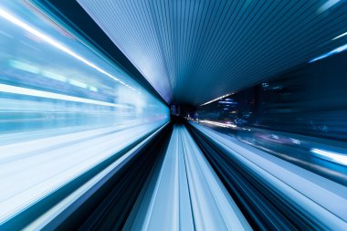 Tren tüneli Tokyo içinde hareket