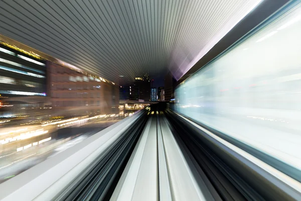 Treno che passa però tunnel — Foto Stock