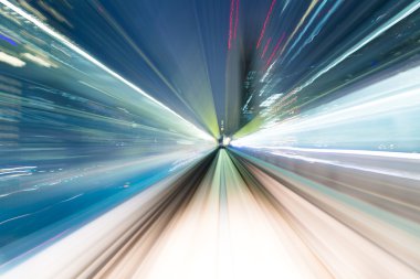 Hızlı Tren şehrin içinden geçen