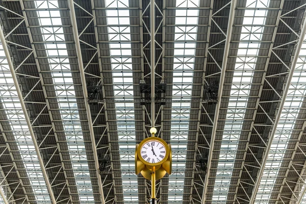 Torre del reloj en Osaka —  Fotos de Stock