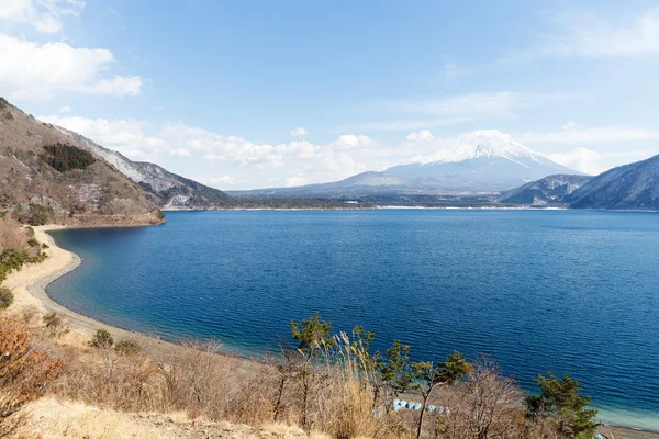 湖本栖湖与山富士 — 图库照片