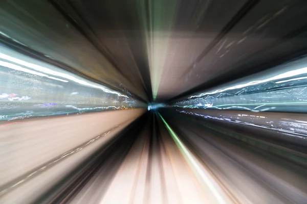 Vlak pohybující se rychle uvnitř tunelu — Stock fotografie