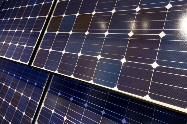 Painéis solares modernos — Fotografia de Stock