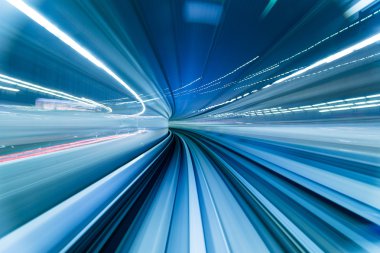Hızlı Tren şehrin içinden geçen