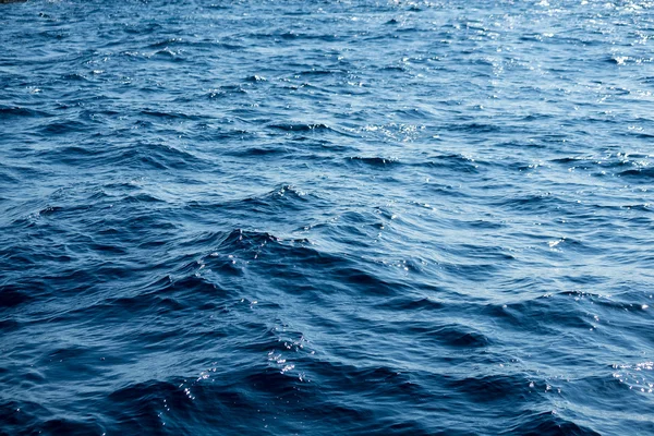 Vlny v modrém oceánu — Stock fotografie