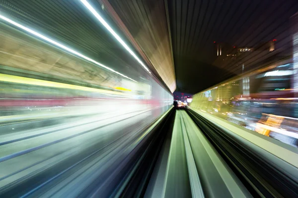 Comboio em movimento rápido dentro do túnel — Fotografia de Stock