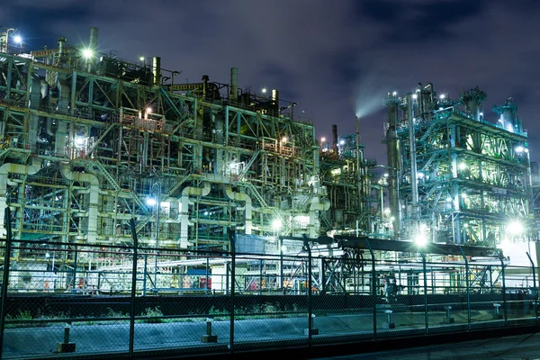 Complesso industriale di notte — Foto Stock