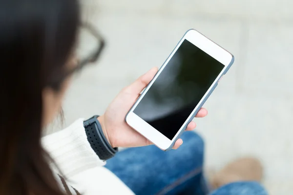 Woman using cellphone — Stock Photo, Image