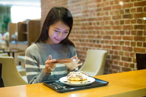 Woman taking photo of her pancake — Stock Photo, Image