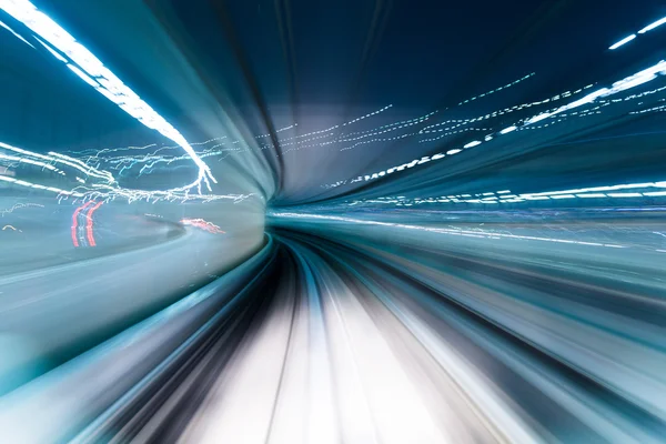 Treno in movimento nel tunnel — Foto Stock