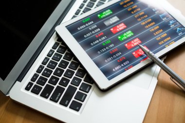 İş çizelgeleri bir ekran ile dijital tablet