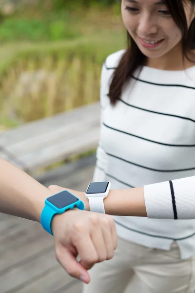 Two people connecting smartwatch together — Stock Photo, Image