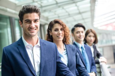 Grup çok etnik iş adamları