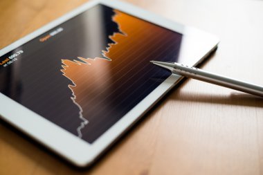 İş çizelgeleri bir ekran ile dijital tablet
