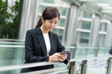 iş takım elbiseli genç Asyalı işkadını