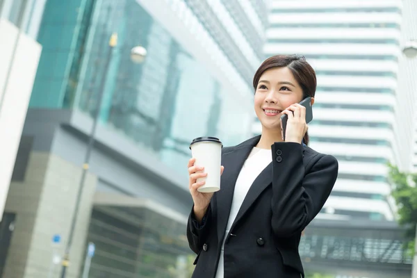 Jeune femme d'affaires asiatique en costume d'affaires — Photo