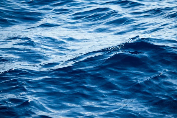 Superficie ondulata del mare — Foto Stock