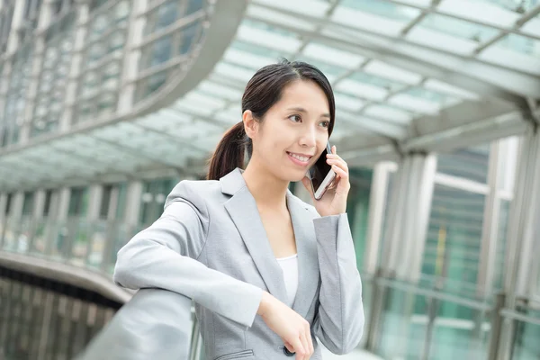 Young asian businesswoman in business suit — Stock Photo, Image