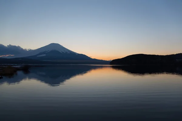 Mountain Fuji and Lake Yamanaka — Stock Photo, Image