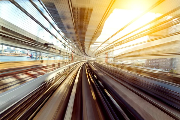Tren moviéndose rápido en túnel —  Fotos de Stock