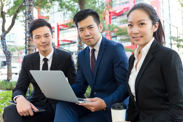 Business people discussing something on laptop — Stock Photo, Image