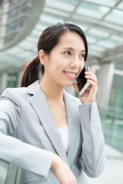 iş takım elbiseli genç Asyalı işkadını