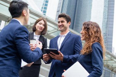 Grup çok etnik iş adamları