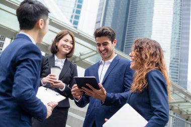 Grup çok etnik iş adamları