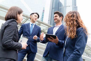 Grup çok etnik iş adamları