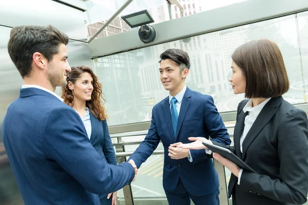 Business people discuss to each other — Stock Photo, Image