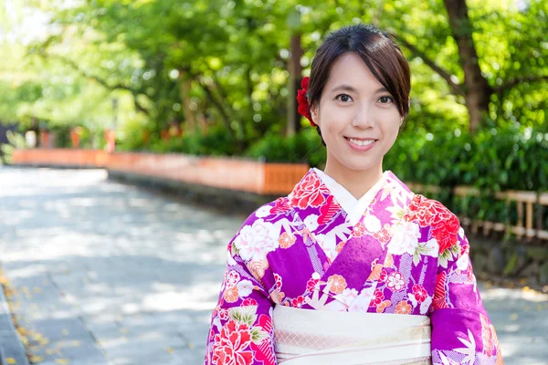 Asiatico donna indossare tradizionale kimono — Foto Stock