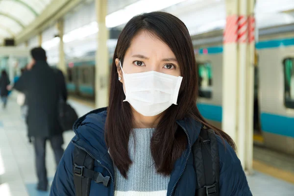 Asian woman wearing face mask — Stock Photo, Image
