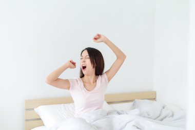 sabah uyanma ve germe kadın 