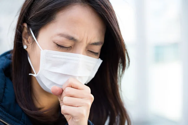 Vrouw met medisch masker — Stockfoto