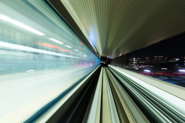 Kentsel Otoban yolu tüneli bulanık hız hareket — Stok fotoğraf