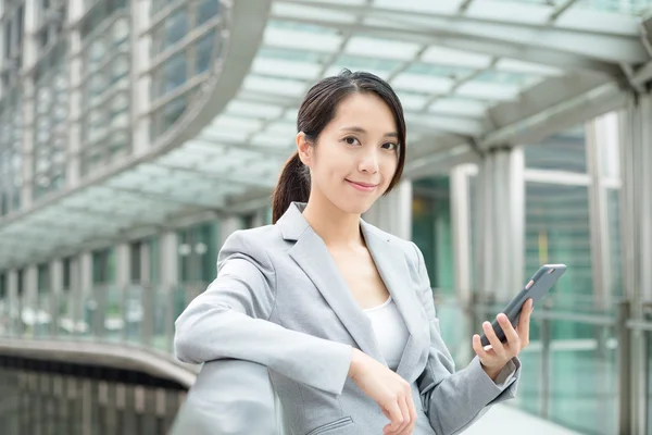 Giovane donna d'affari asiatica in abito da lavoro — Foto Stock